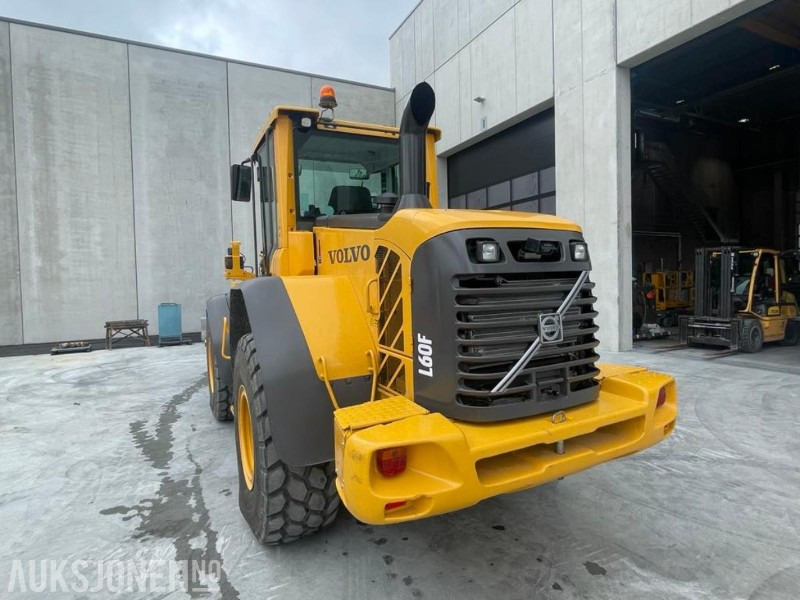 Wiellader 2011 VOLVO L60F HJULLASTER - SPAKSTYRING - NYE DEKK - BBS - 3-4 FUNKSJON - PALLEGAFLER - SKUFFE - KAMERA - MYE PÅKOSTET!