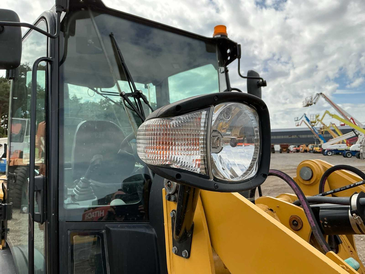 Wiellader 2015 CATERPILLAR 906H SHOVEL