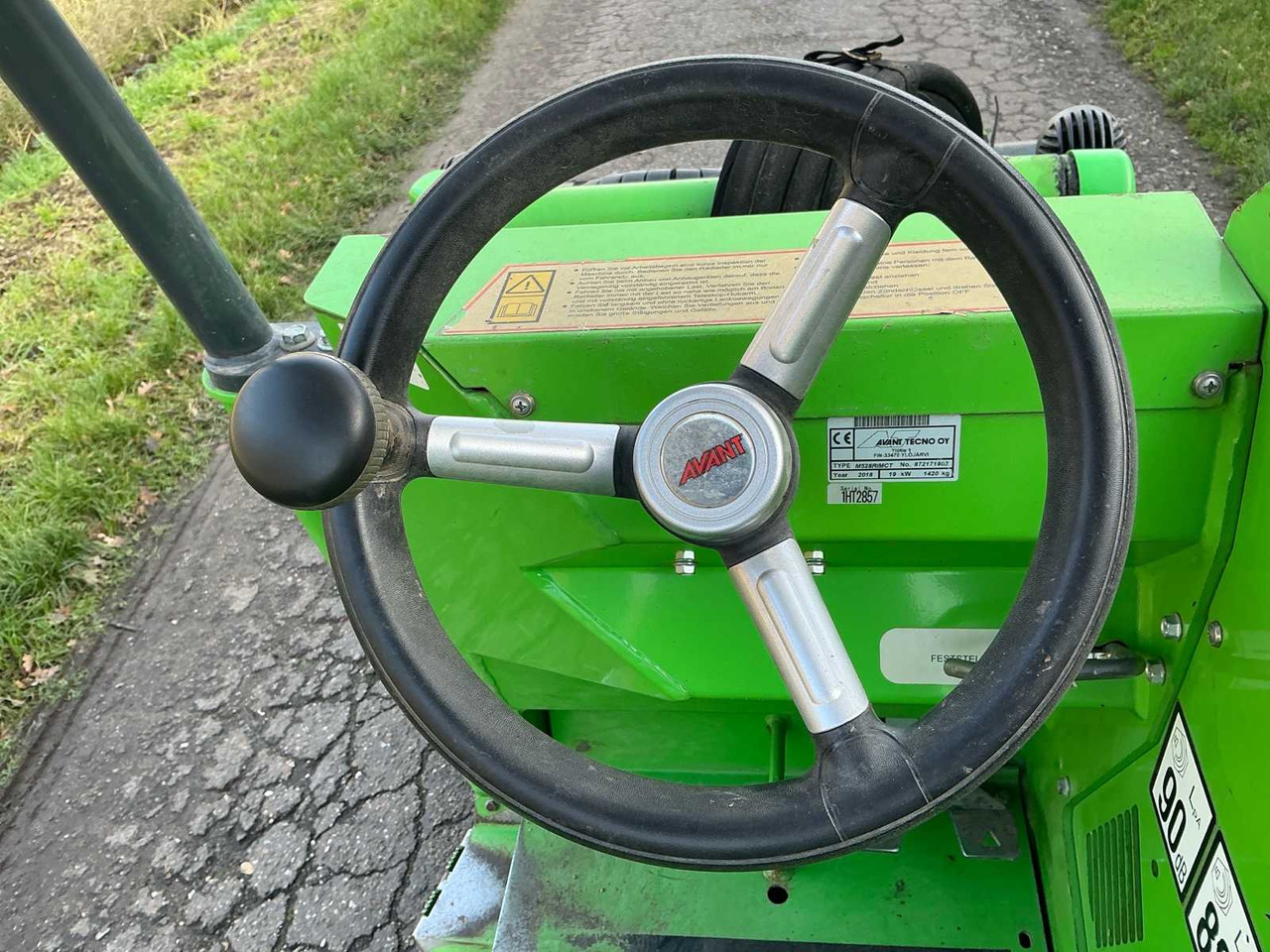 Wiellader 2018 AVANT M528 SHOVEL