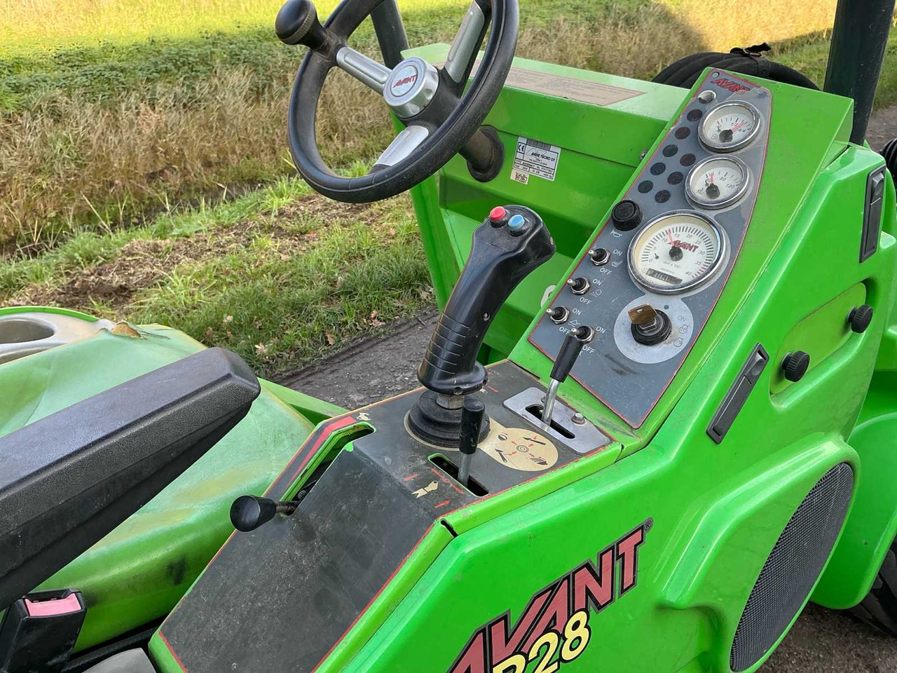 Wiellader 2018 AVANT M528 SHOVEL