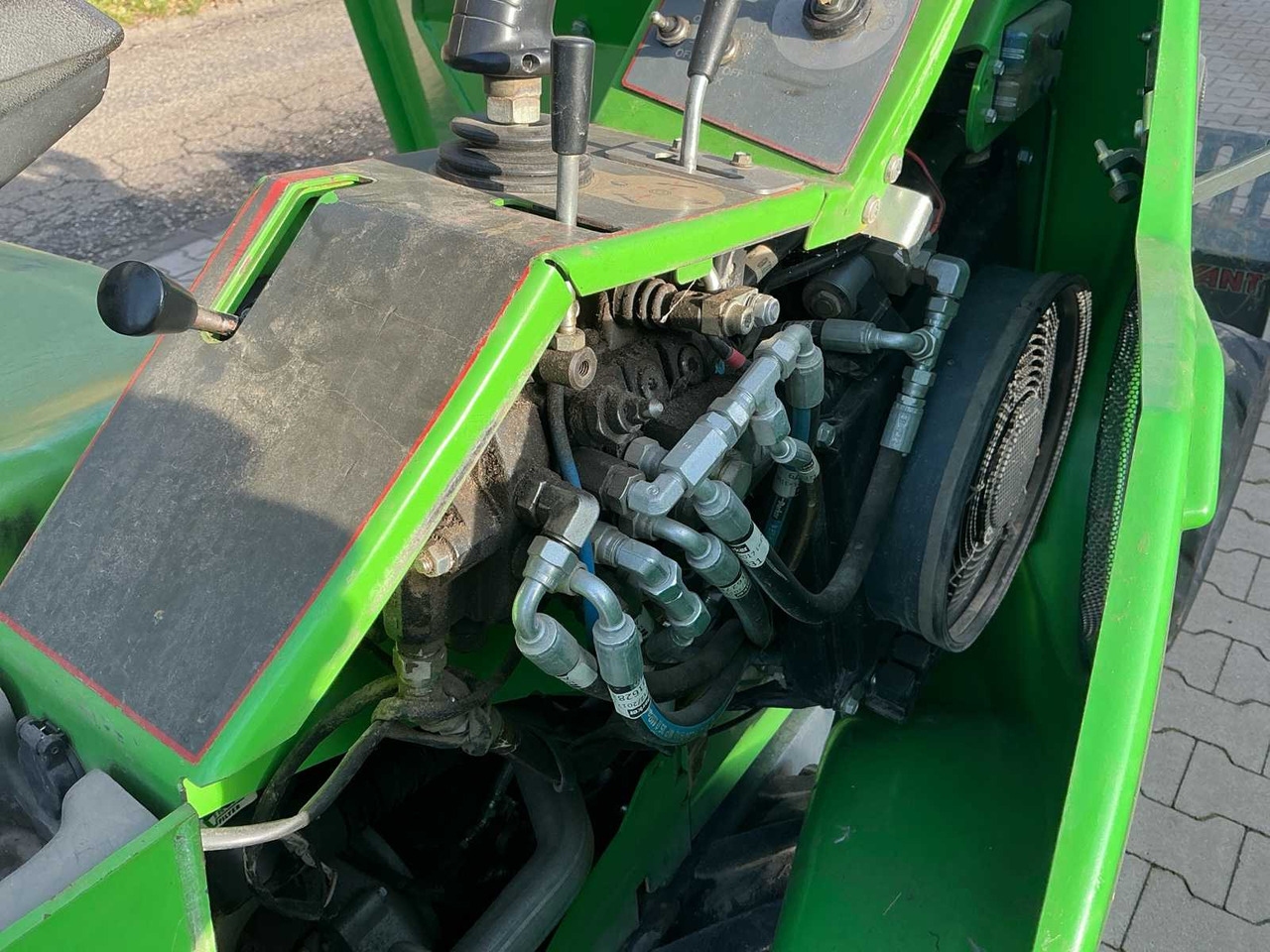 Wiellader 2018 AVANT M528 SHOVEL