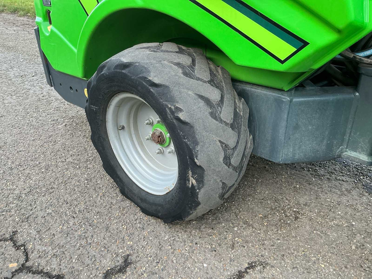 Wiellader 2018 AVANT M528 SHOVEL