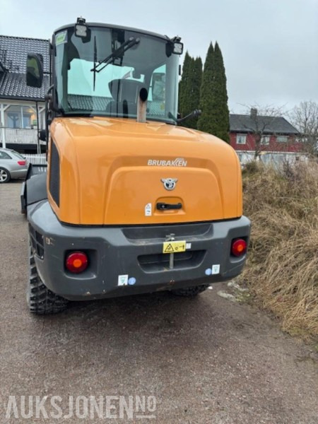 Wiellader 2018 Case 321F hjullaster - Universalskuffe - Hydraulisk pallegafler - Stark relax v-plog - kun 1798 timer