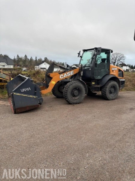 Wiellader 2018 Case 321F hjullaster - Universalskuffe - Hydraulisk pallegafler - Stark relax v-plog - kun 1798 timer