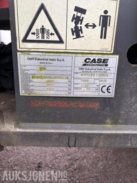 Wiellader 2018 Case 321F hjullaster - Universalskuffe - Hydraulisk pallegafler - Stark relax v-plog - kun 1798 timer