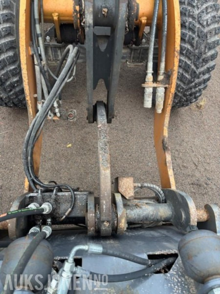 Wiellader 2018 Case 321F hjullaster - Universalskuffe - Hydraulisk pallegafler - Stark relax v-plog - kun 1798 timer