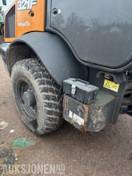 Wiellader 2018 Case 321F hjullaster - Universalskuffe - Hydraulisk pallegafler - Stark relax v-plog - kun 1798 timer