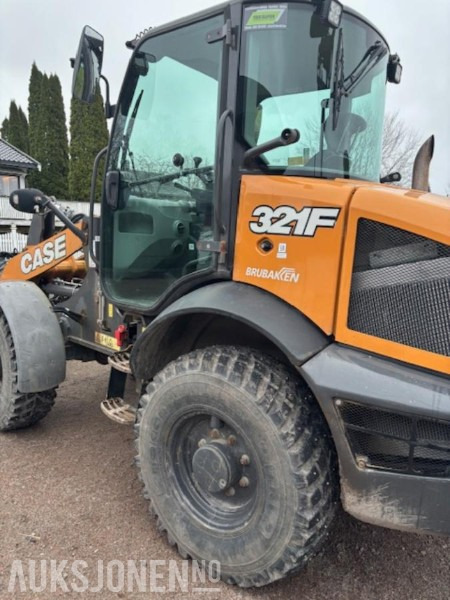 Wiellader 2018 Case 321F hjullaster - Universalskuffe - Hydraulisk pallegafler - Stark relax v-plog - kun 1798 timer