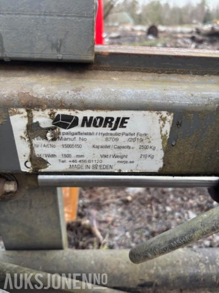 Wiellader 2018 Case 321F hjullaster - Universalskuffe - Hydraulisk pallegafler - Stark relax v-plog - kun 1798 timer