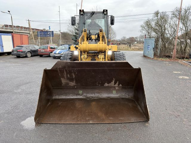 Wiellader Ahlmann AS 150 mit Wage