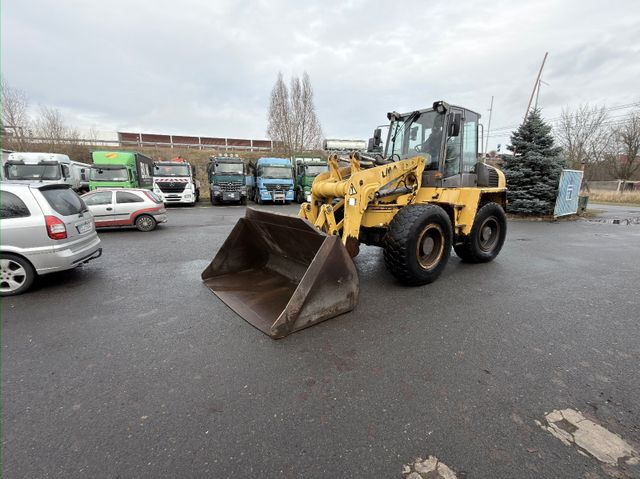 Wiellader Ahlmann AS 150 mit Wage