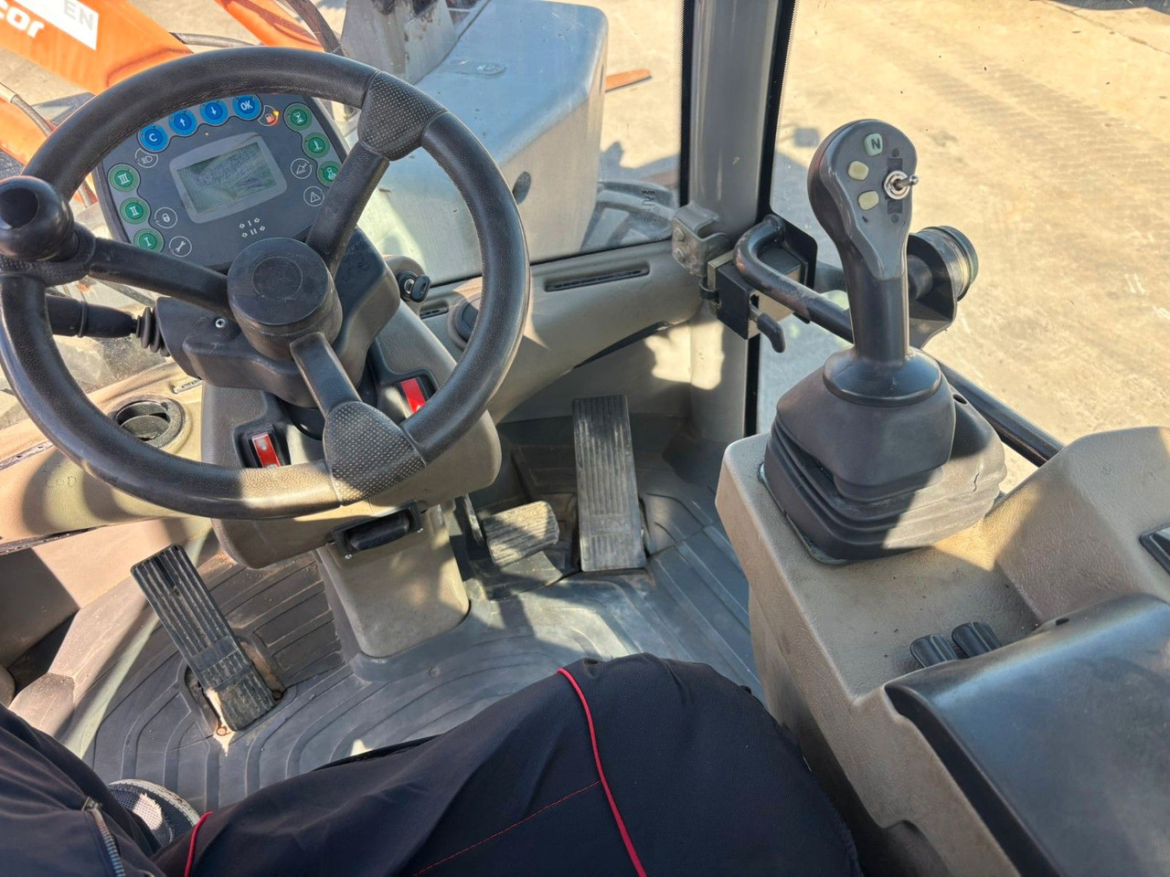 Wiellader Atlas 75e S. Schaufel, Gabel, Bürste.