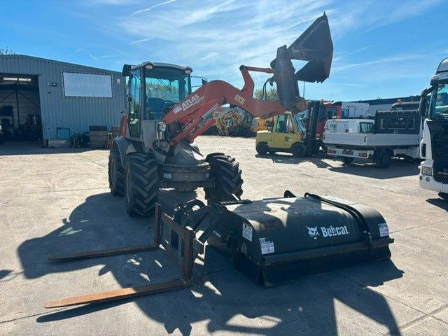 Wiellader Atlas 75e S. Schaufel, Gabel, Bürste.