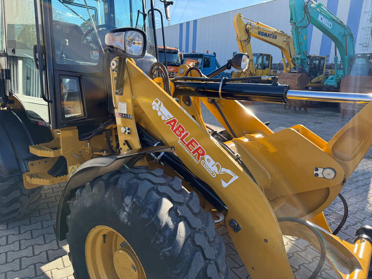 Wiellader CATERPILLAR 908M New Generation Radlader Klima