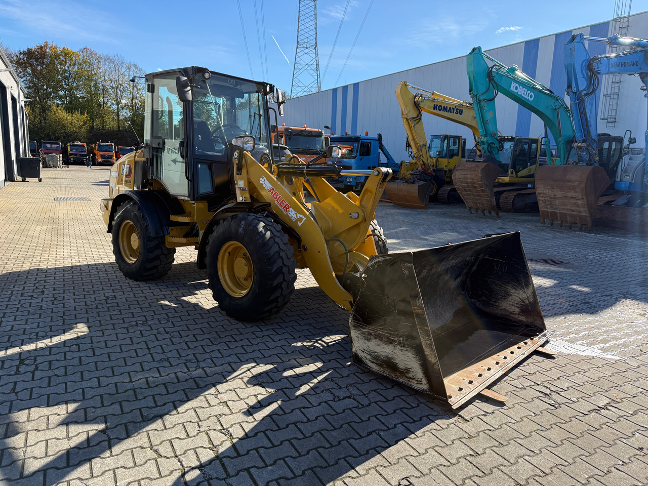 Wiellader CATERPILLAR 908M New Generation Radlader Klima