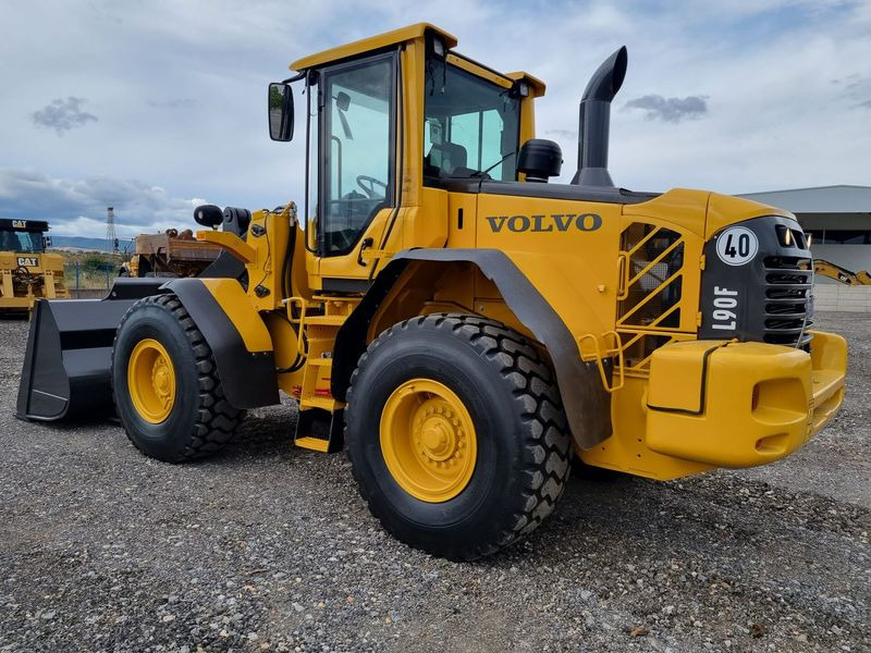 Wiellader CATERPILLAR L90F