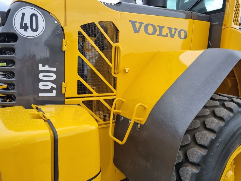 Wiellader CATERPILLAR L90F