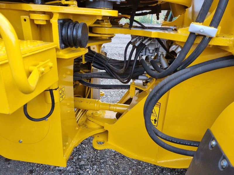 Wiellader CATERPILLAR L90F