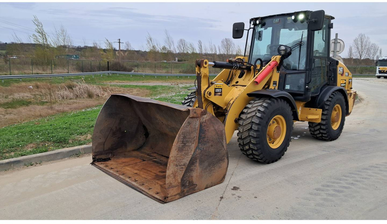 Wiellader CAT 906