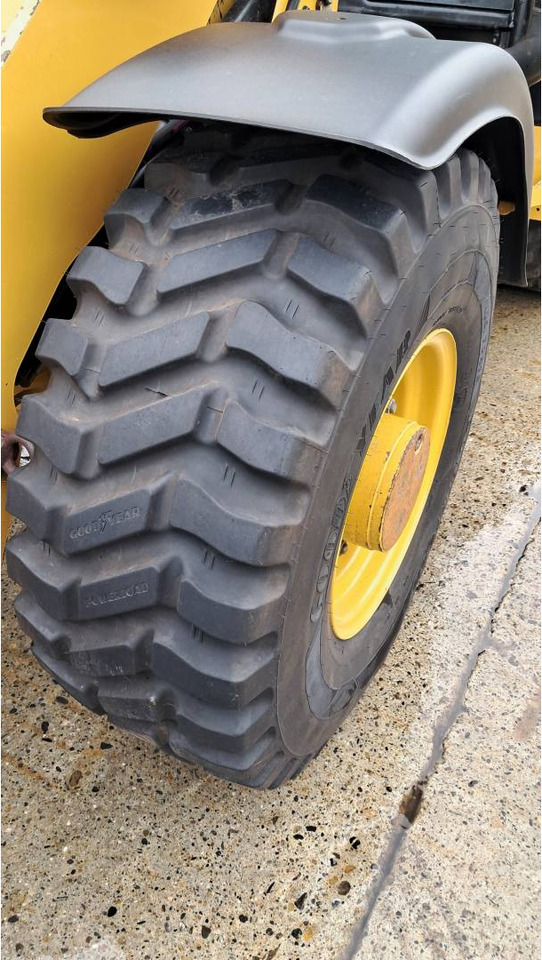 Wiellader CAT 906