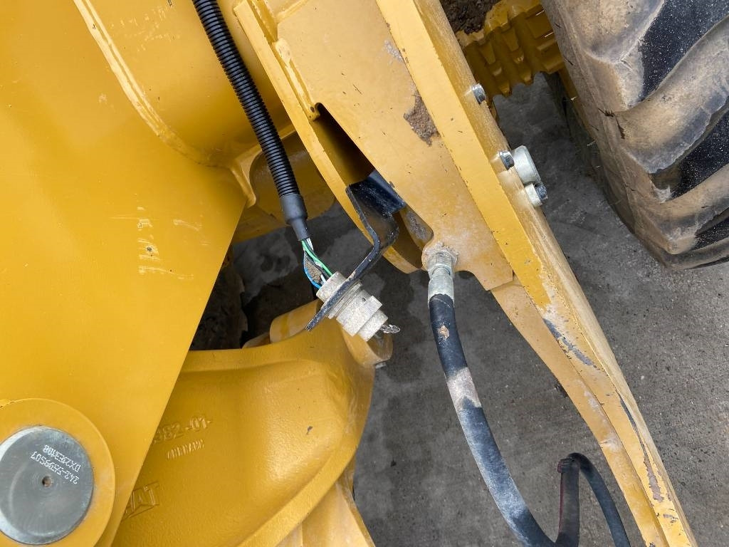 Wiellader CAT 906