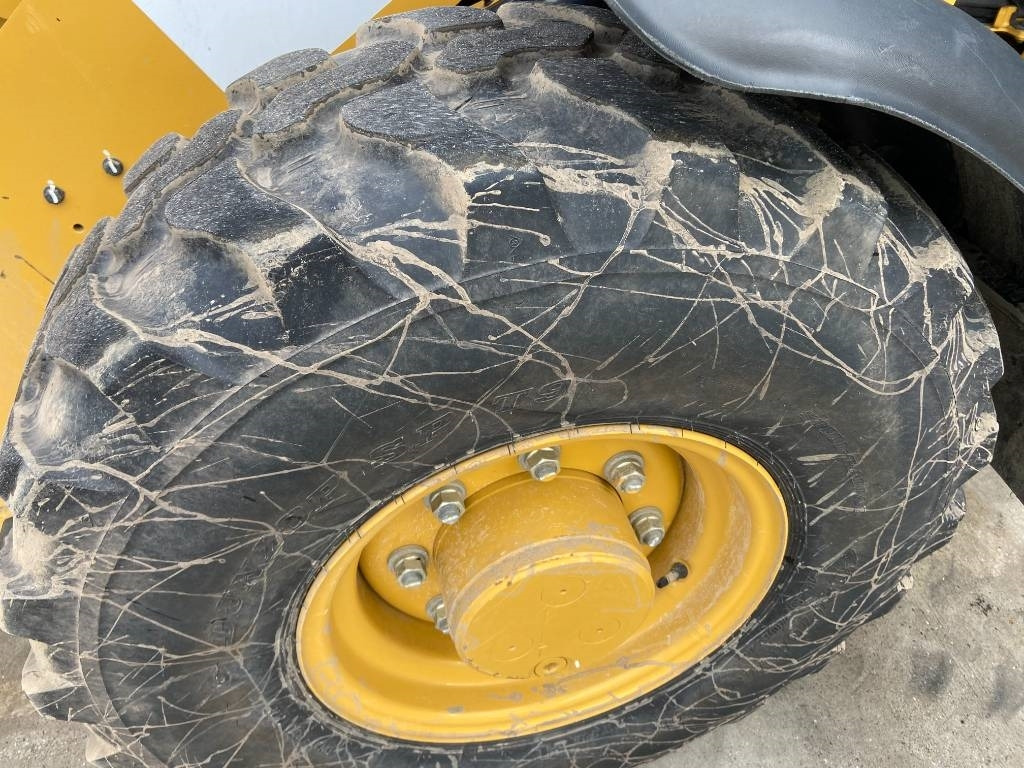 Wiellader CAT 906