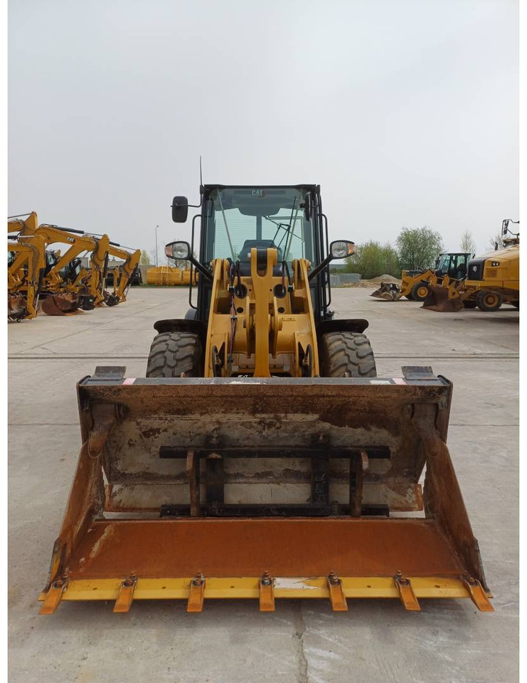 Wiellader CAT 906M