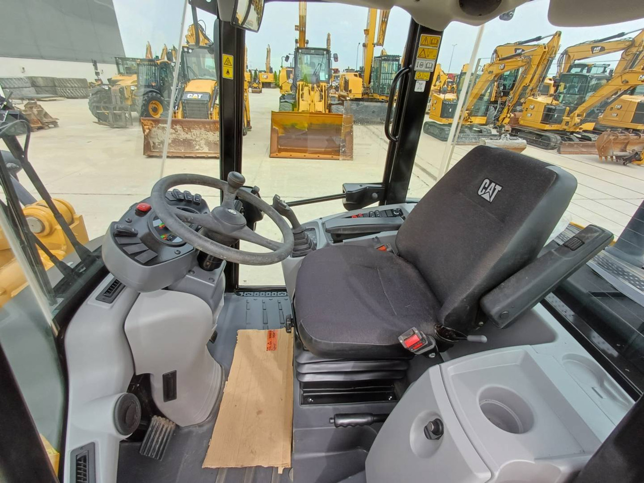 Wiellader CAT 906M