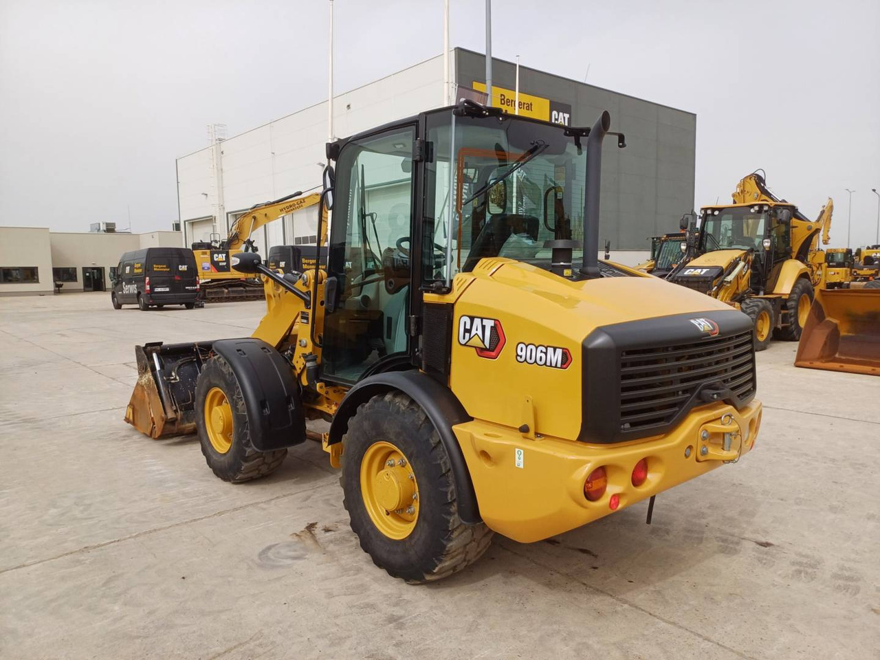 Wiellader CAT 906M