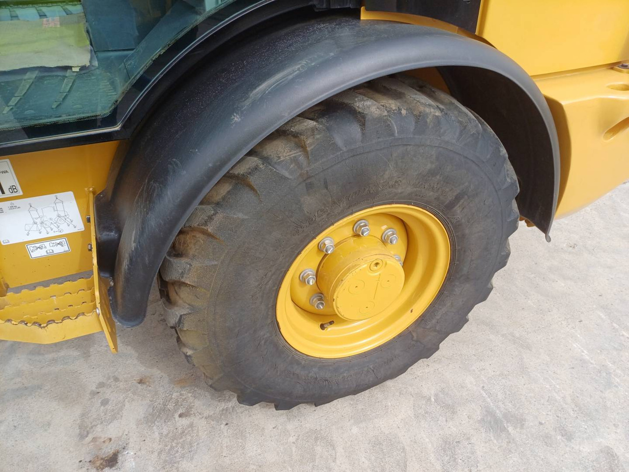 Wiellader CAT 906M
