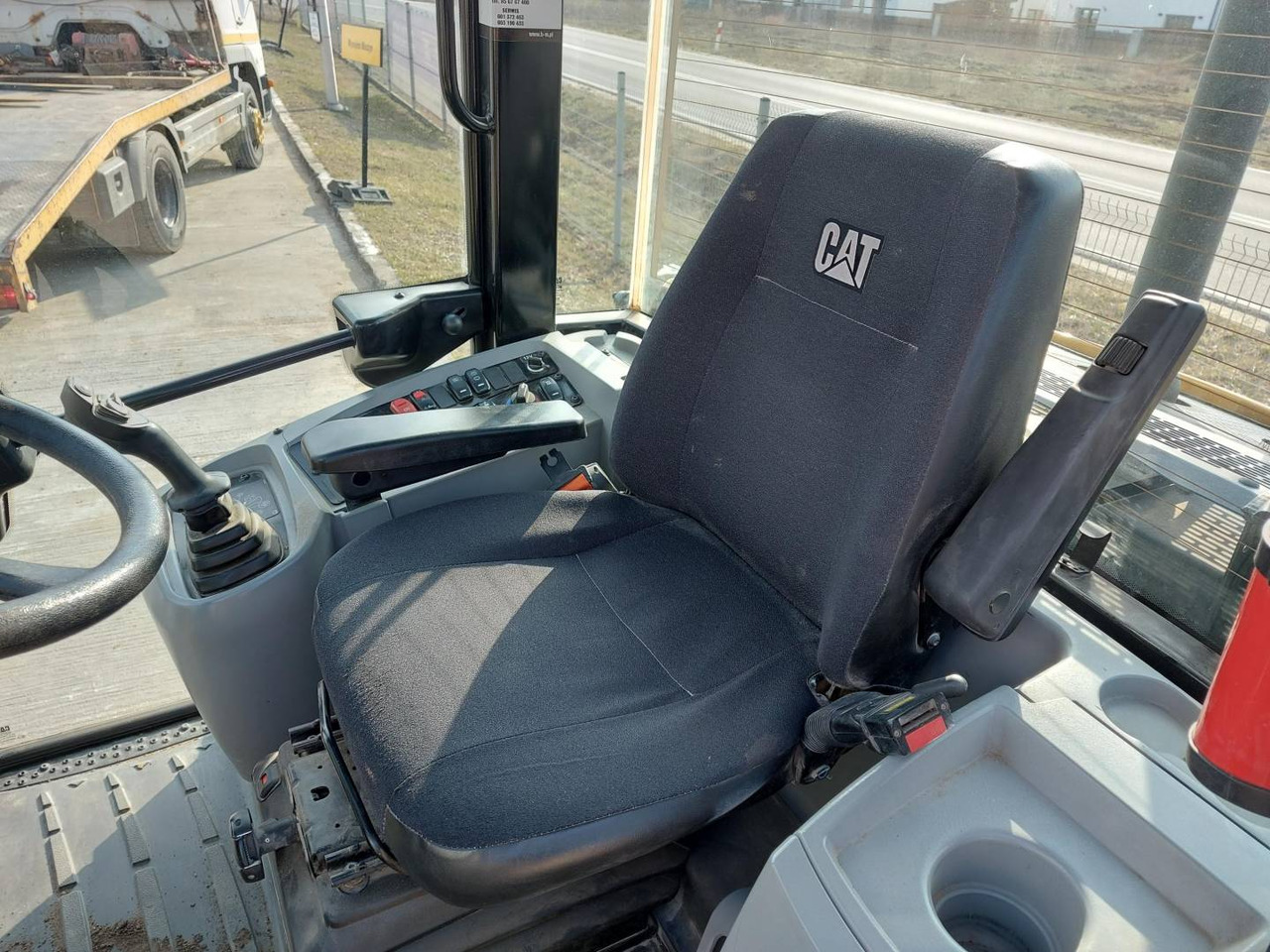 Wiellader CAT 906M