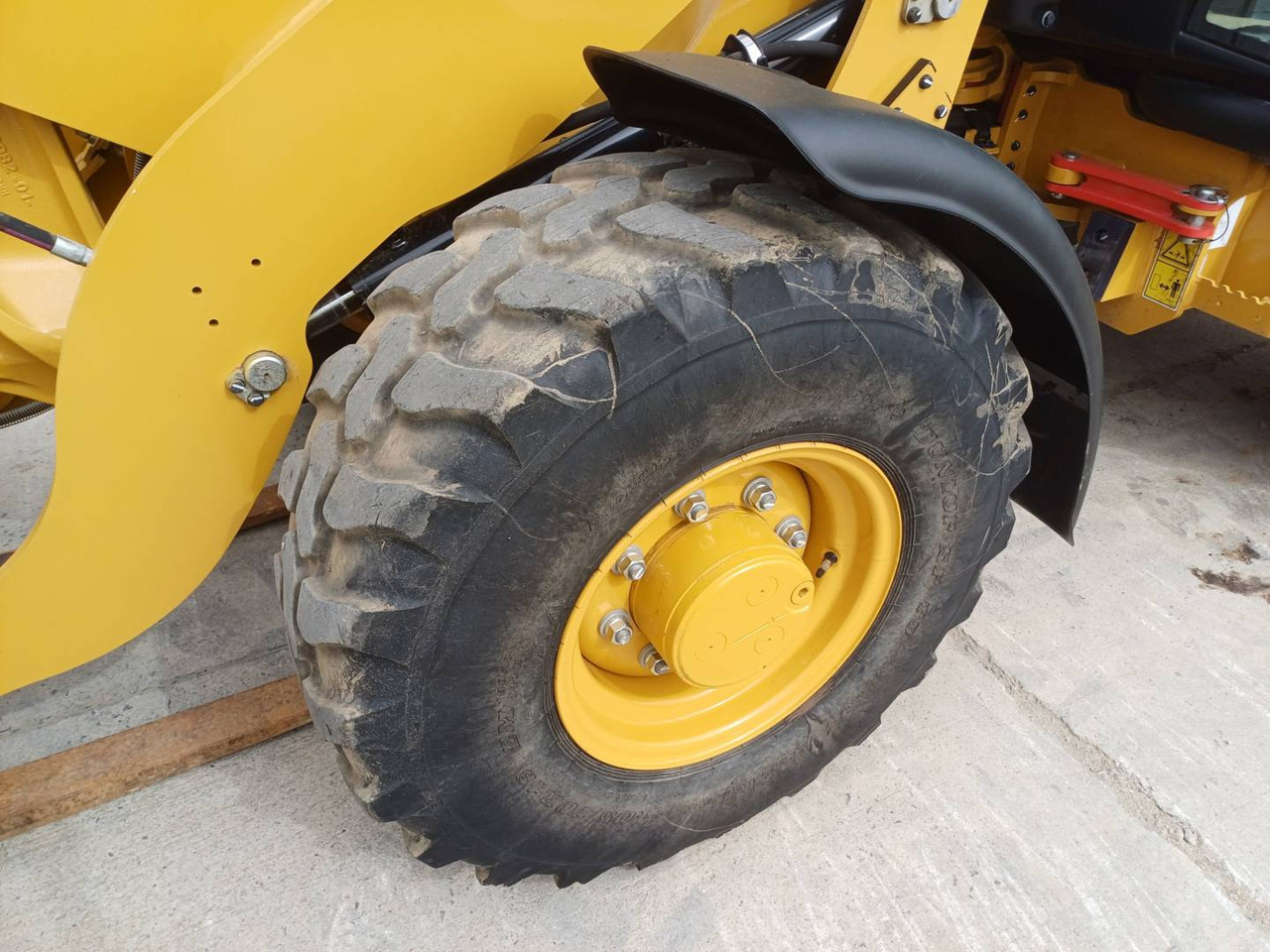 Wiellader CAT 906M