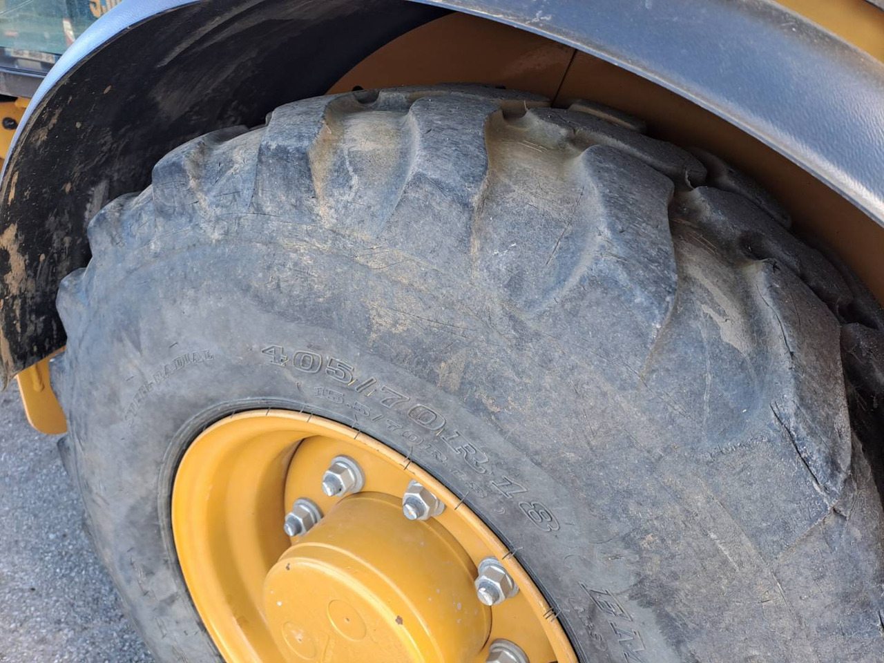 Wiellader CAT 906M