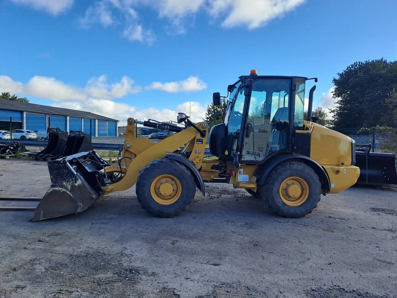 Wiellader CAT 906M