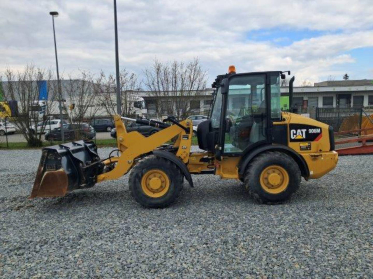 Wiellader CAT 906M