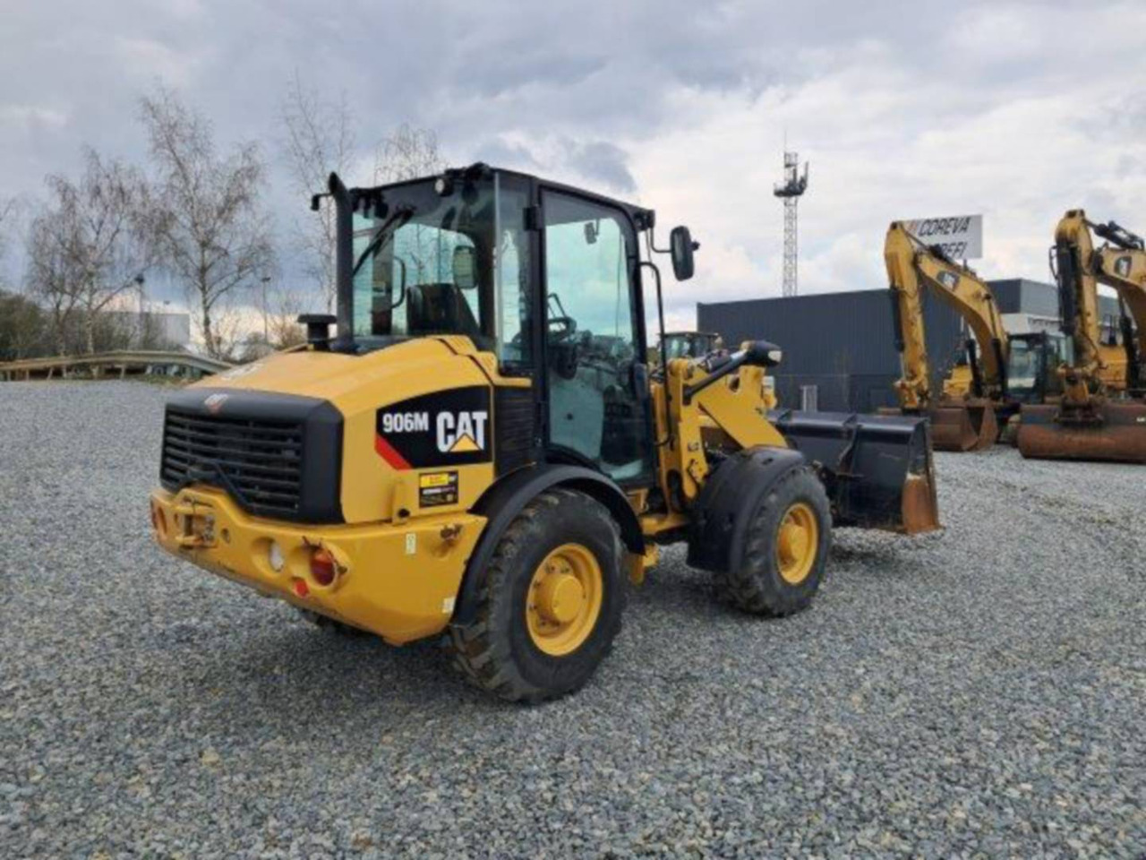 Wiellader CAT 906M
