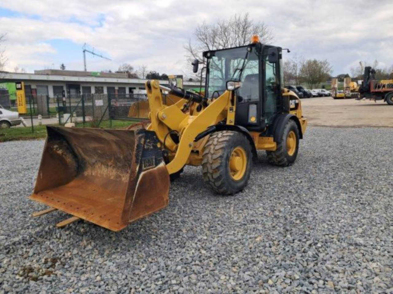 Wiellader CAT 906M