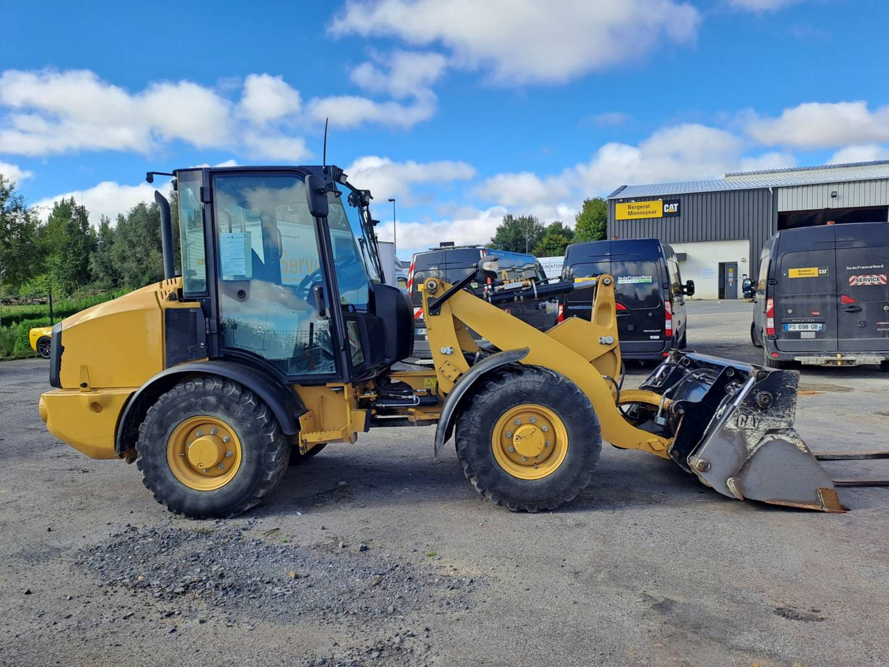Wiellader CAT 906M