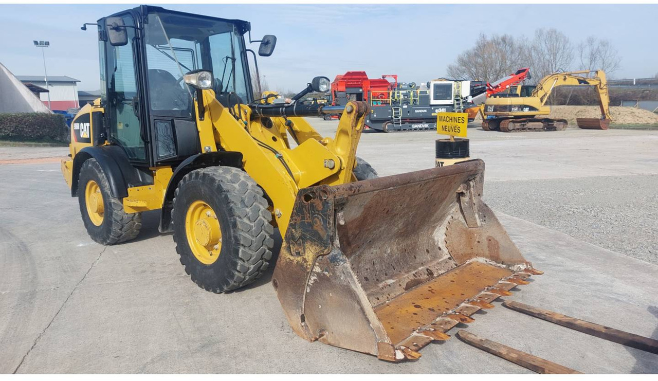 Wiellader CAT 906M