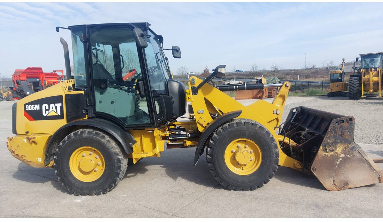 Wiellader CAT 906M