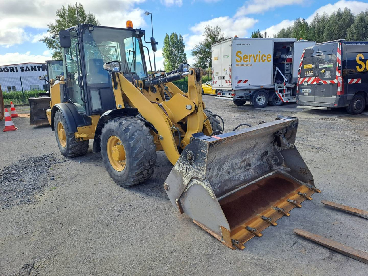 Wiellader CAT 906M