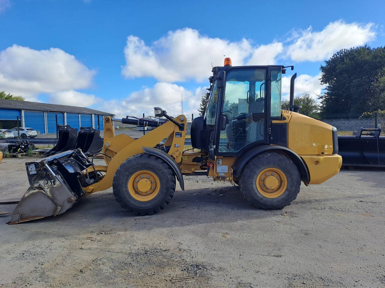 Wiellader CAT 906M