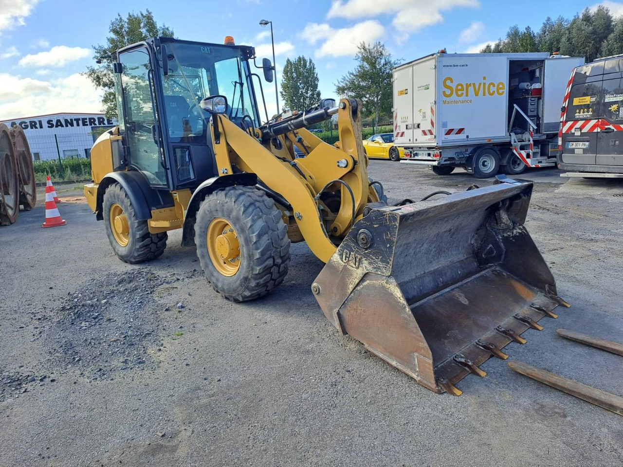 Wiellader CAT 906M