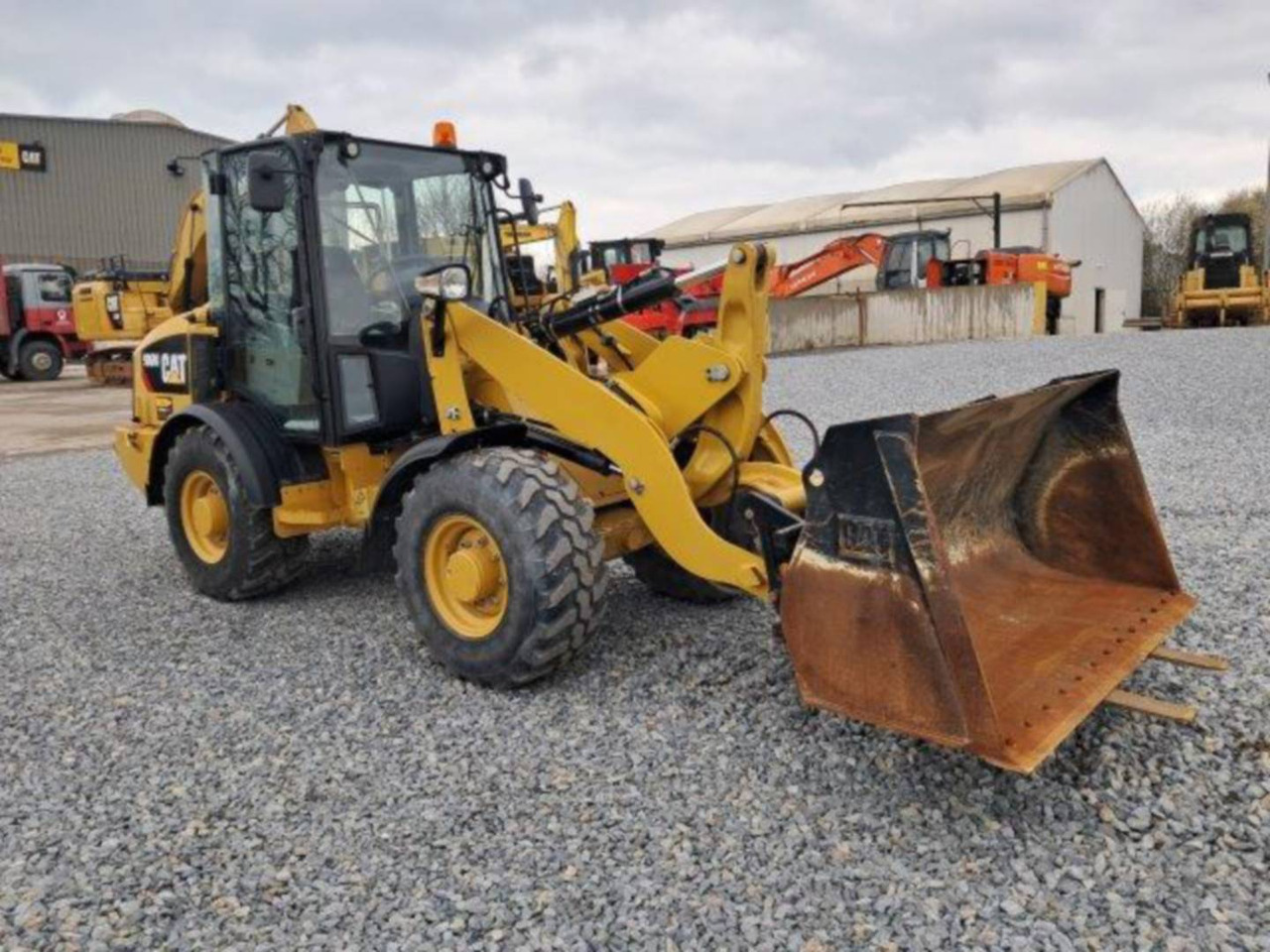 Wiellader CAT 906M