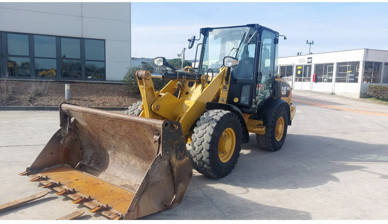 Wiellader CAT 906M