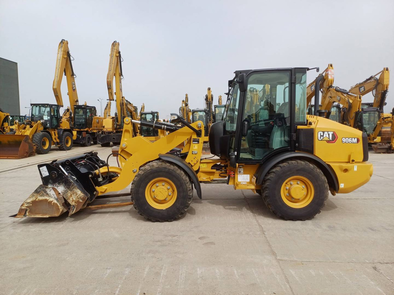 Wiellader CAT 906 M