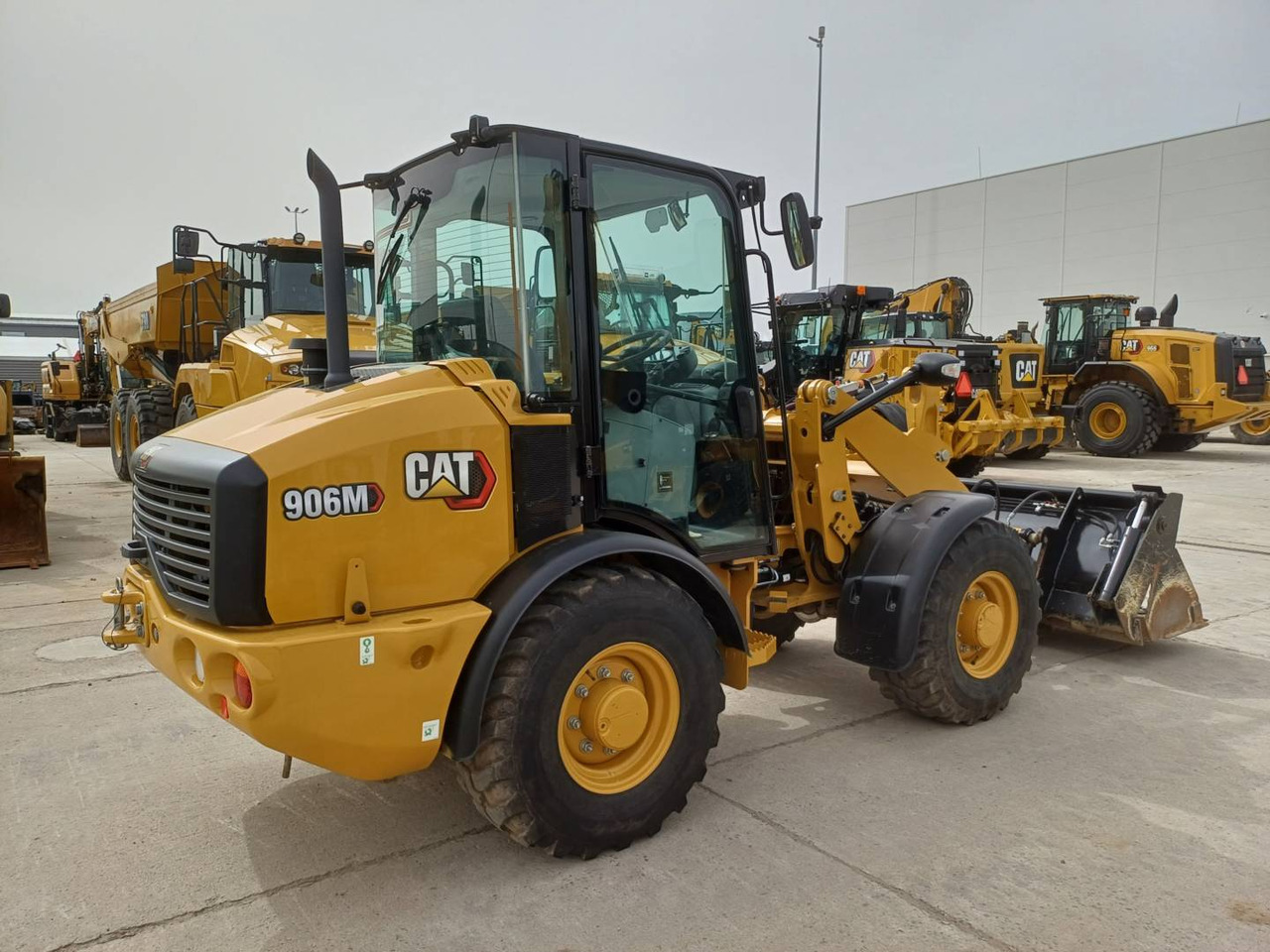 Wiellader CAT 906 M