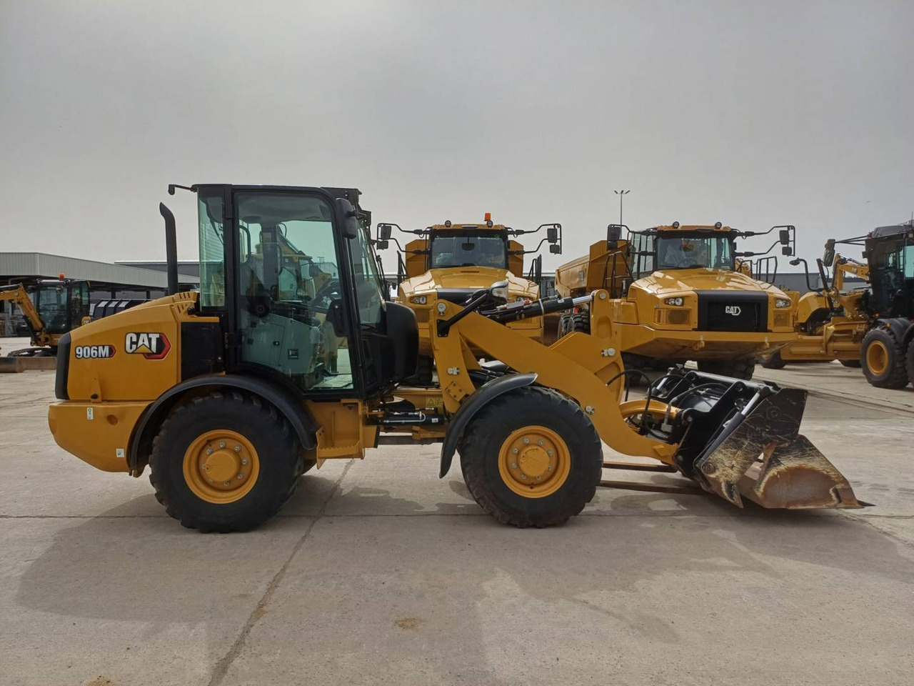 Wiellader CAT 906 M