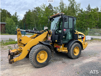Wiellader  CAT 906 M with several tools