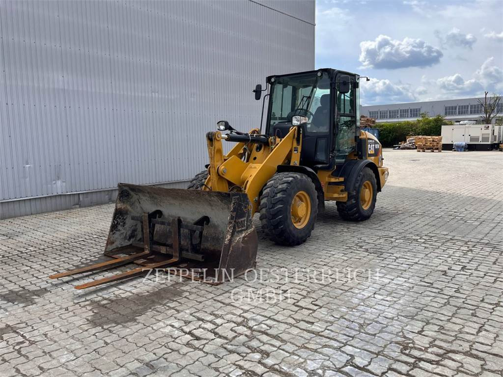 Wiellader CAT 907M